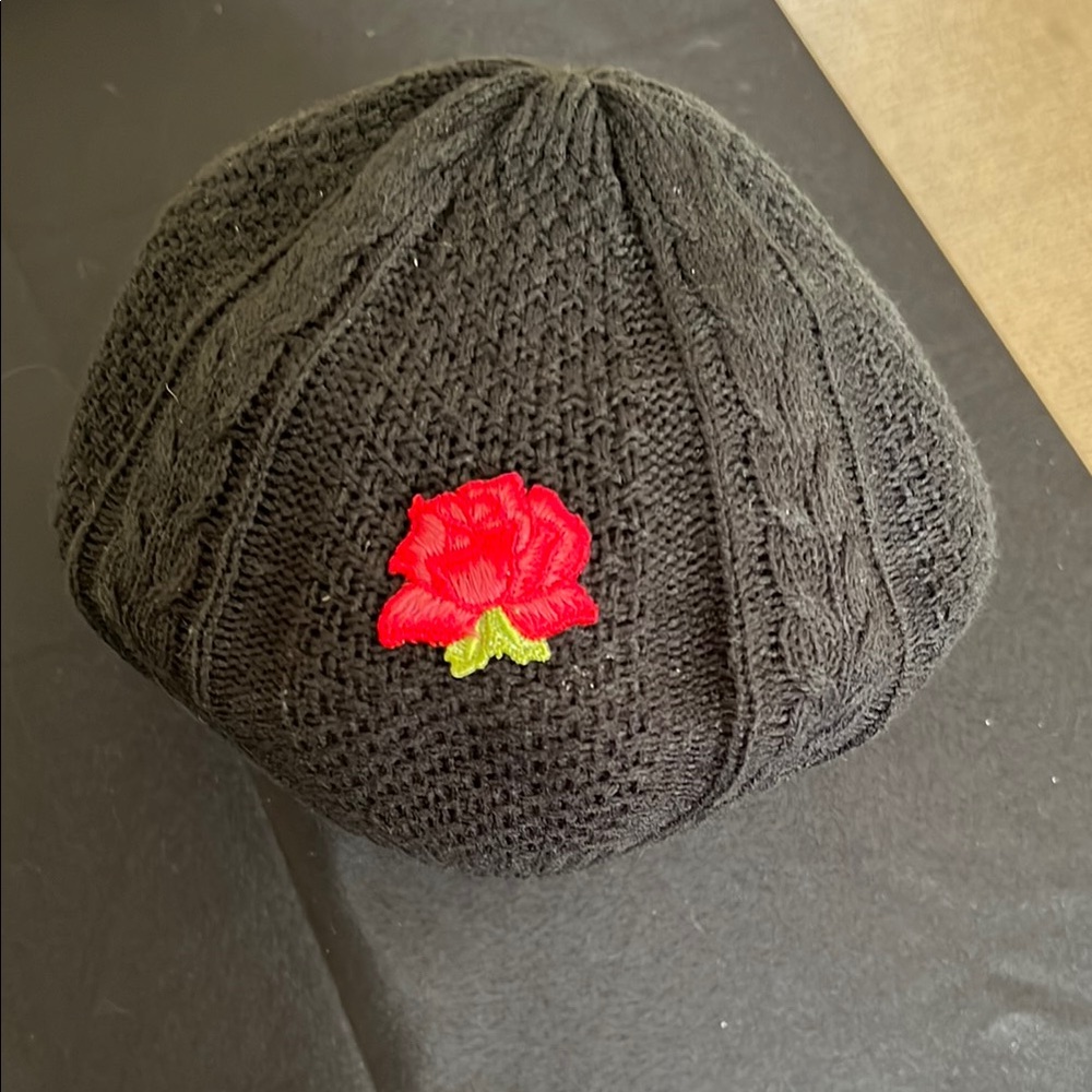 90s Honors Black Knit Beret with Red Rose Embroidery
